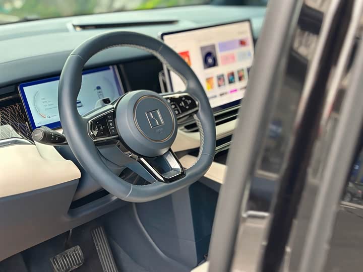 Фото 14 - Zeekr 009