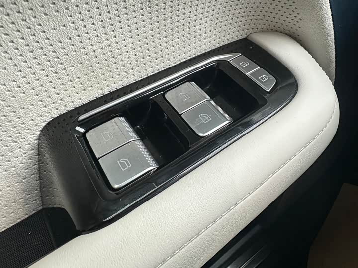 Фото 17 - Zeekr 009