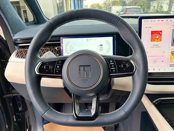 Фото 18 - Zeekr 009