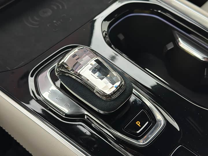 Фото 21 - Zeekr 009