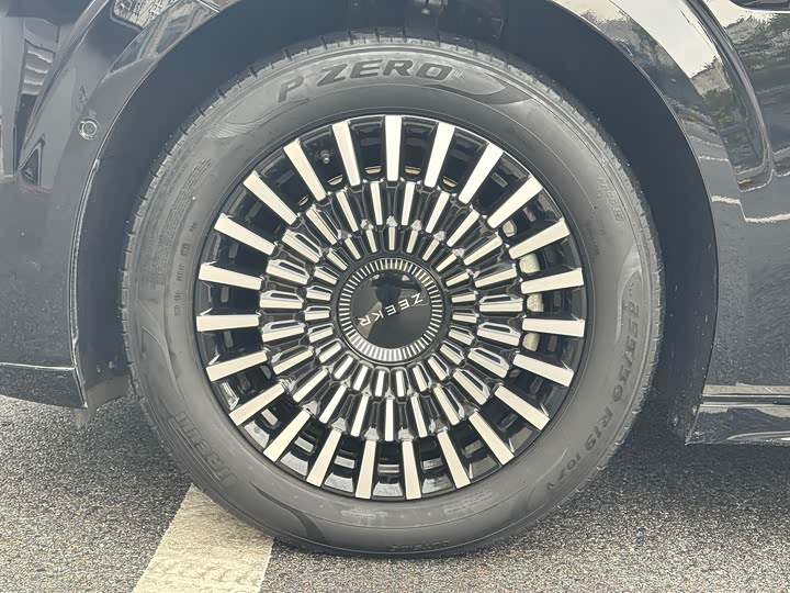 Фото 7 - Zeekr 009