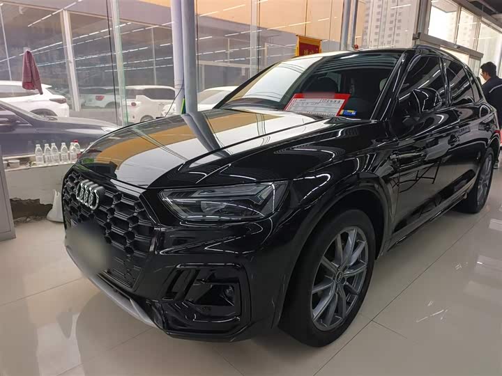 Фото 1 - Audi Q5L