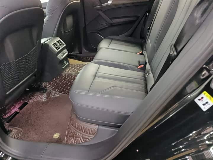 Фото 8 - Audi Q5L