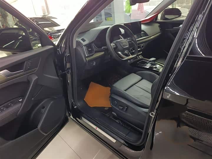 Фото 9 - Audi Q5L