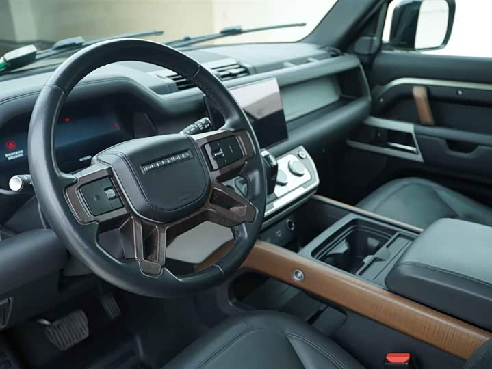 Фото 10 - Land Rover Defender