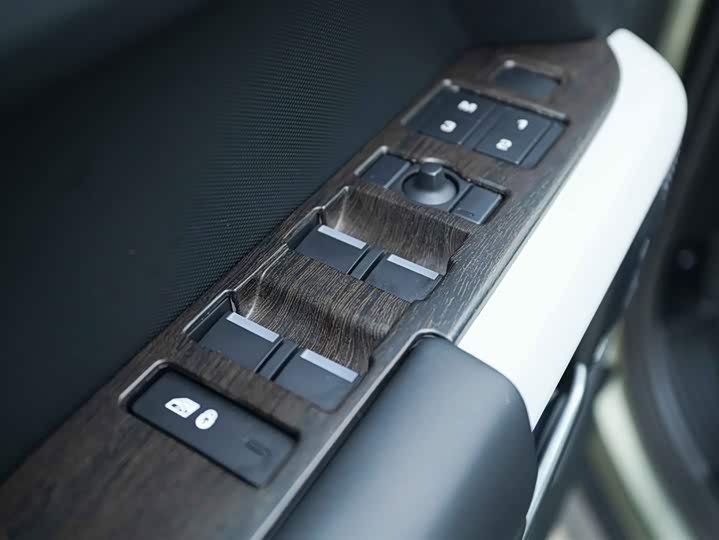 Фото 11 - Land Rover Defender