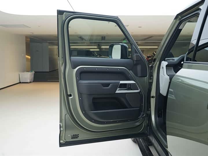 Фото 17 - Land Rover Defender