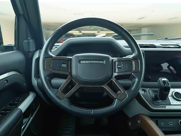 Фото 18 - Land Rover Defender