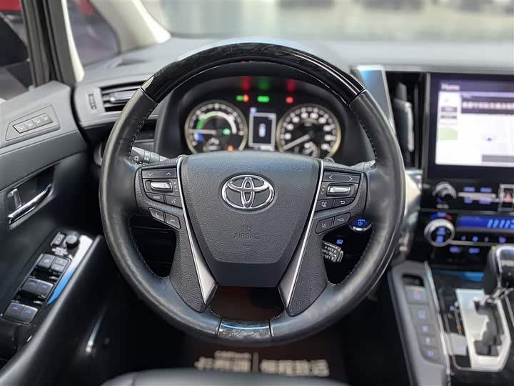 Фото 14 - Toyota Vellfire