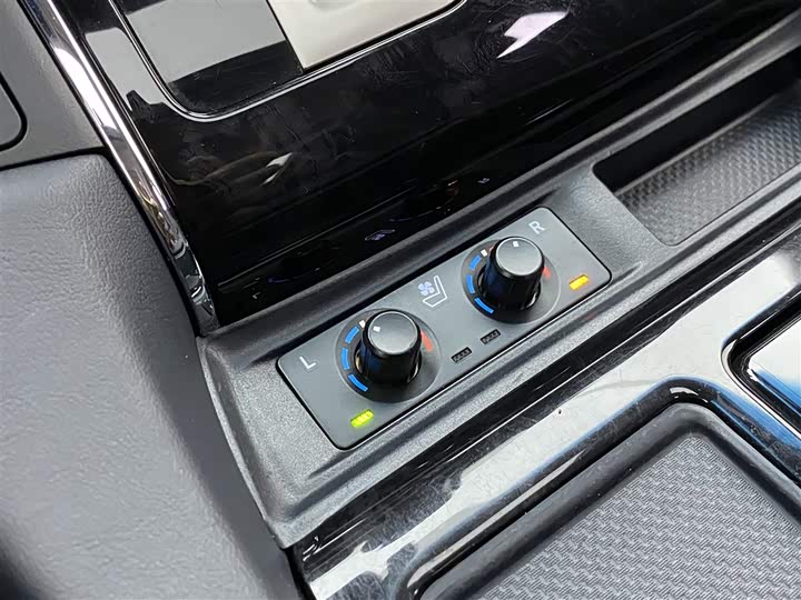 Фото 18 - Toyota Vellfire