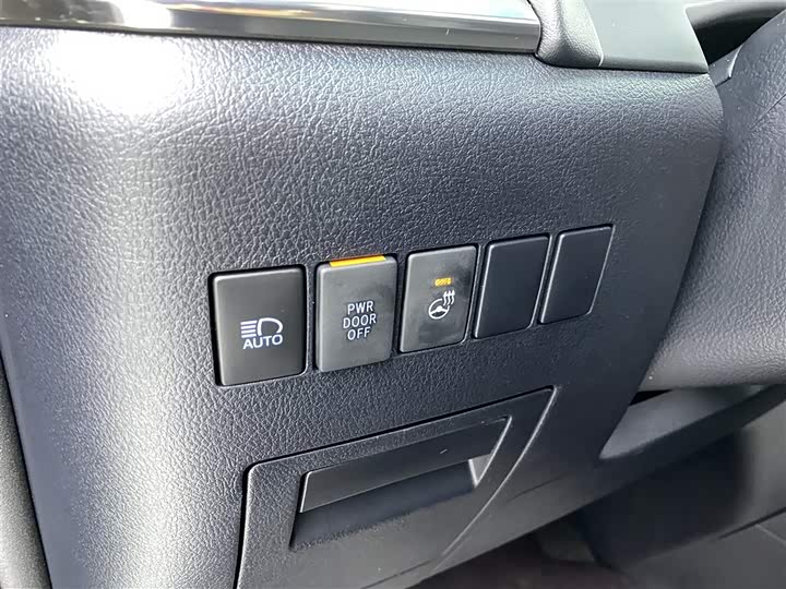 Фото 23 - Toyota Vellfire