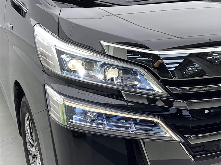 Фото 29 - Toyota Vellfire