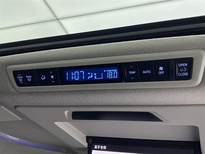 Фото 32 - Toyota Vellfire