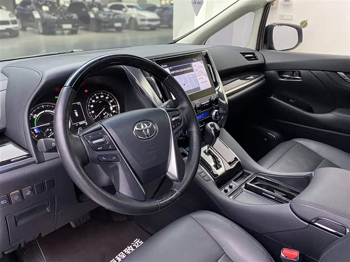 Фото 5 - Toyota Vellfire