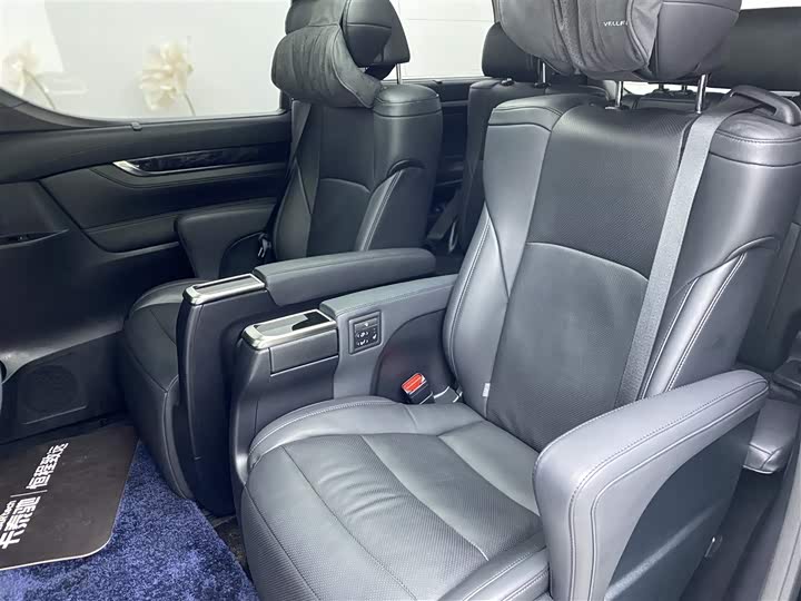 Фото 7 - Toyota Vellfire