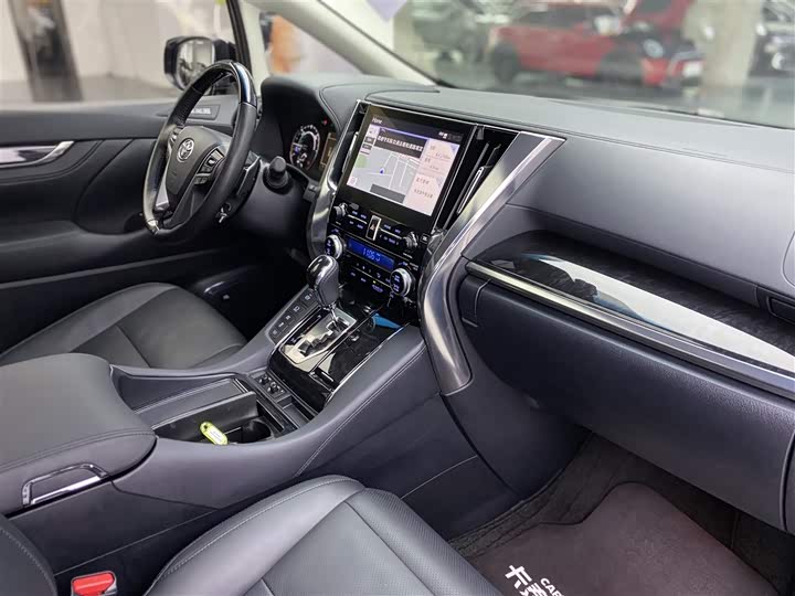 Фото 8 - Toyota Vellfire