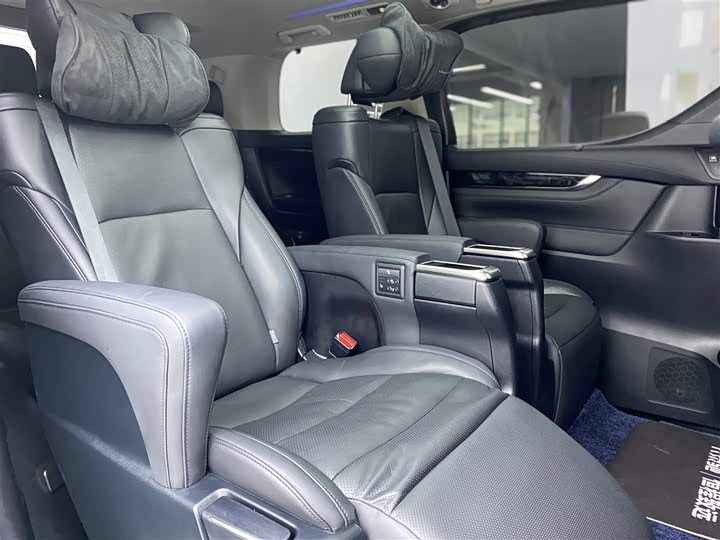 Фото 9 - Toyota Vellfire