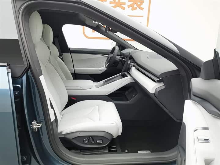 Фото 23 - XPeng P7