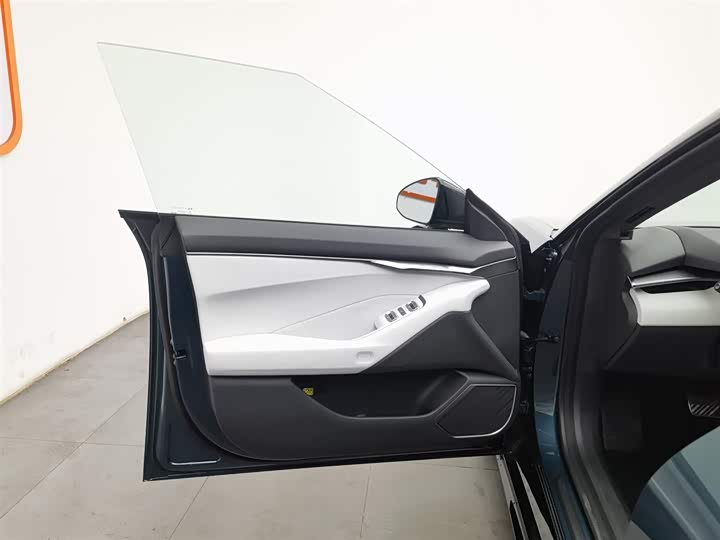 Фото 8 - XPeng P7