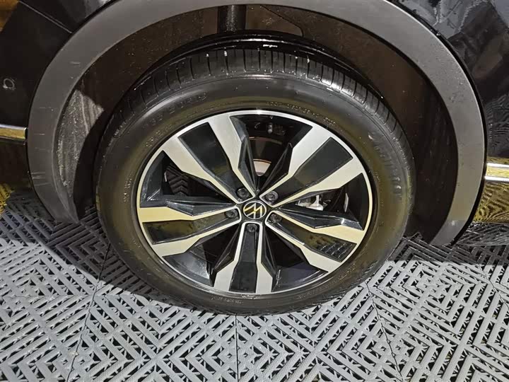 Фото 26 - Volkswagen Tiguan L Pro
