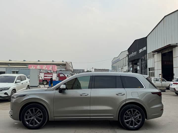 Фото 8 - LiXiang One