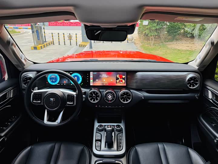 Фото 6 - Tank 300