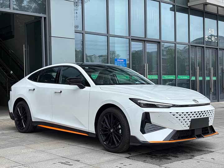 Фото 1 - Changan UNI-V