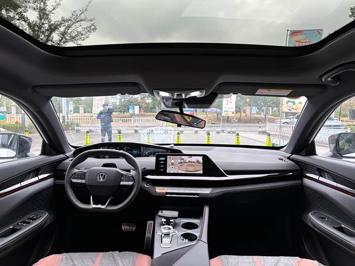 Фото 10 - Changan UNI-V