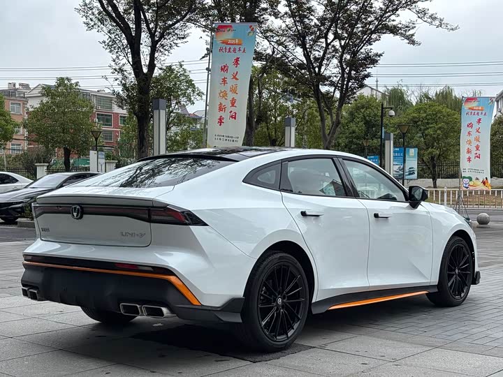 Фото 15 - Changan UNI-V