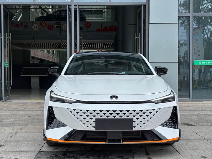 Фото 2 - Changan UNI-V