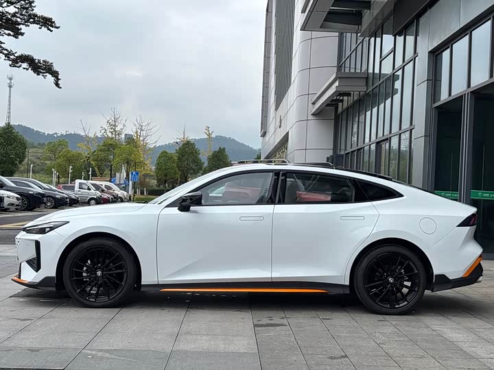 Фото 4 - Changan UNI-V