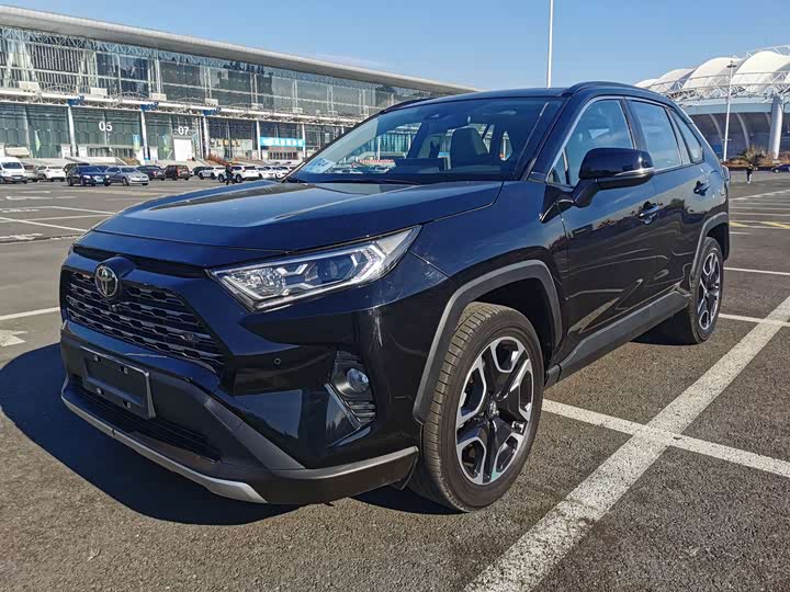 Фото 1 - Toyota RAV4