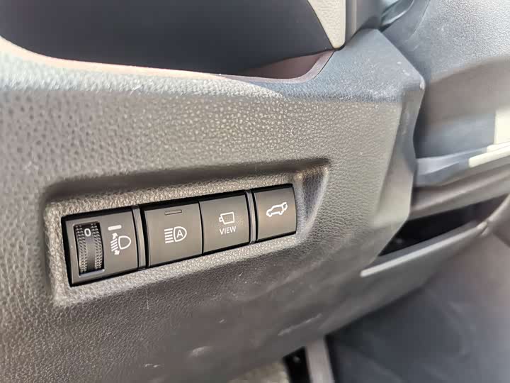 Фото 11 - Toyota RAV4