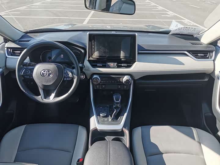 Фото 12 - Toyota RAV4