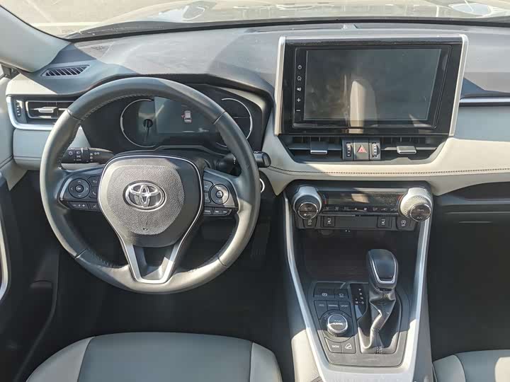 Фото 13 - Toyota RAV4