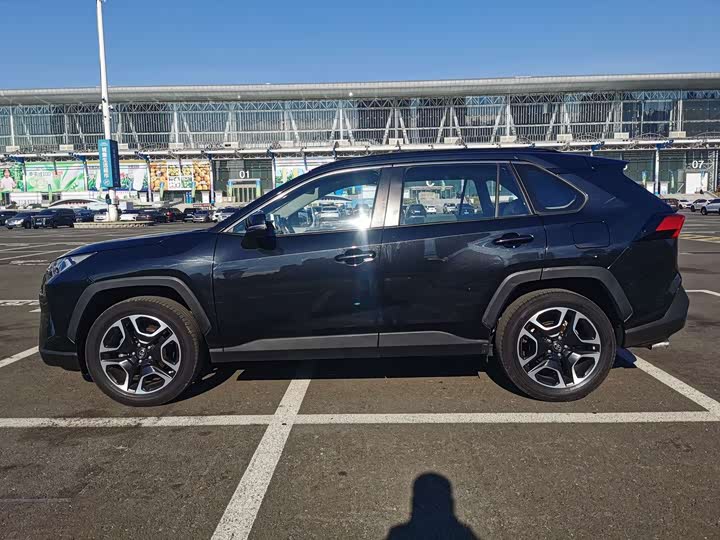 Фото 5 - Toyota RAV4