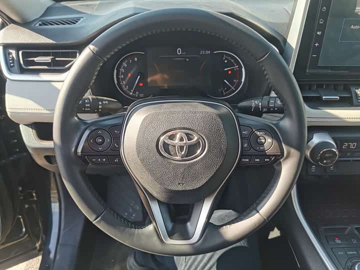 Фото 9 - Toyota RAV4