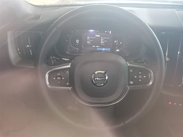 Фото 11 - Volvo XC60