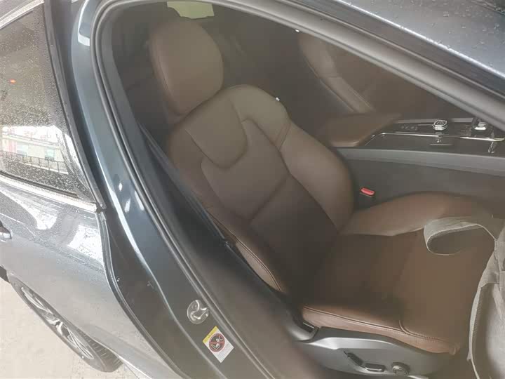 Фото 25 - Volvo XC60