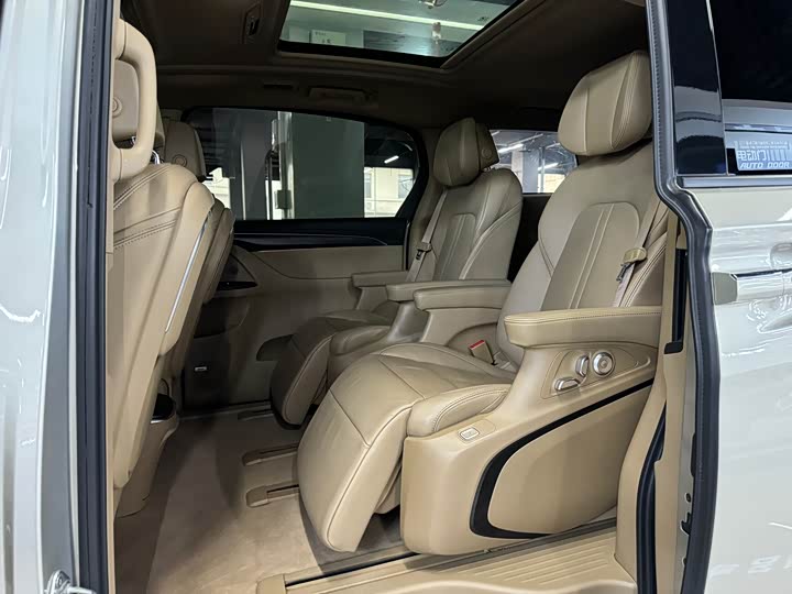 Фото 9 - Buick GL8 ES