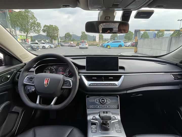 Фото 12 - Hongqi H5