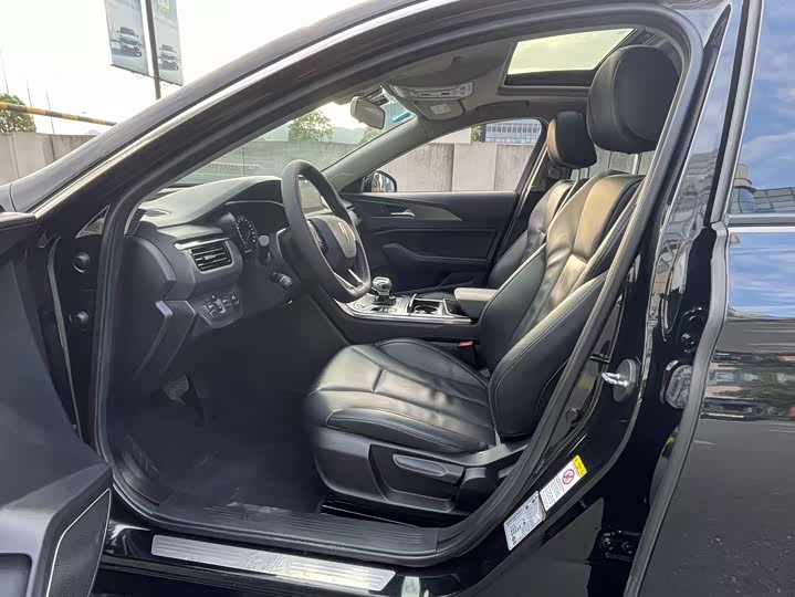 Фото 8 - Hongqi H5