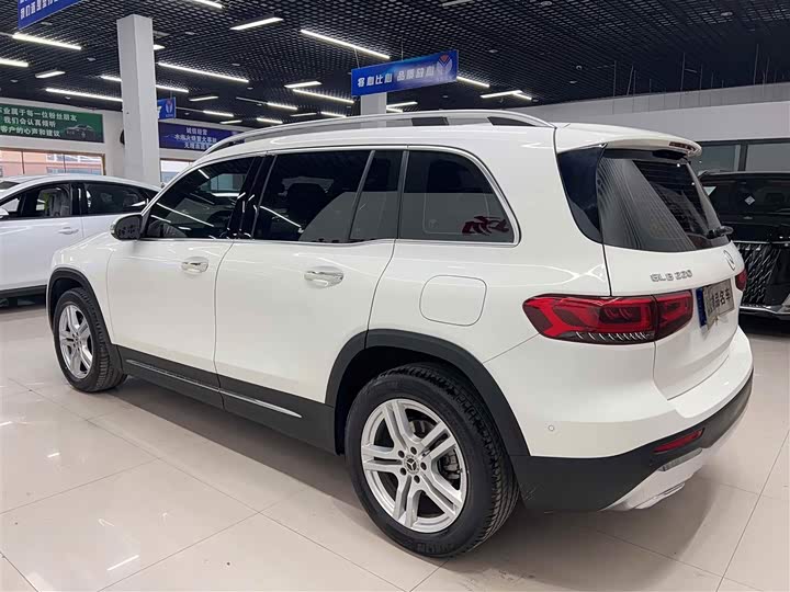 Фото 4 - Mercedes-Benz GLB-Class