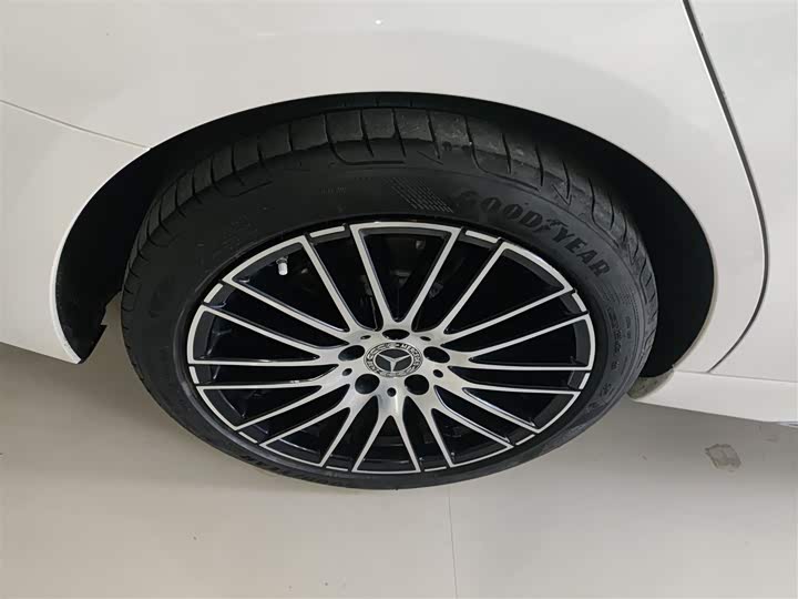 Фото 26 - Mercedes-Benz C-Class