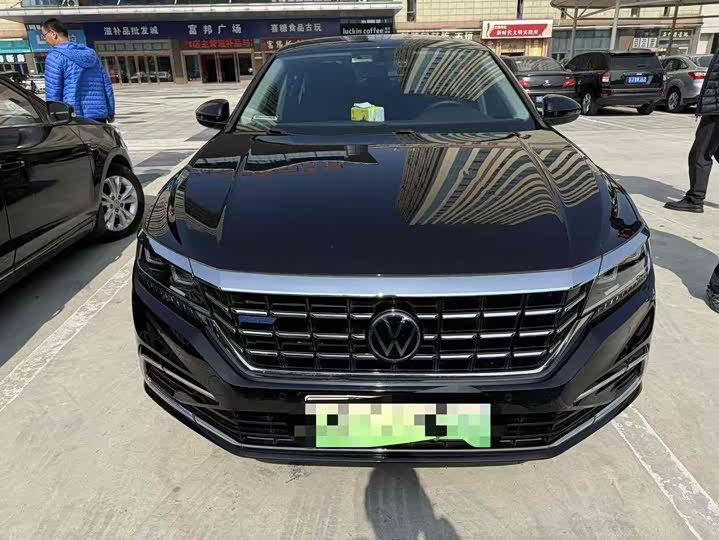 Фото 2 - Volkswagen Passat Hybrid