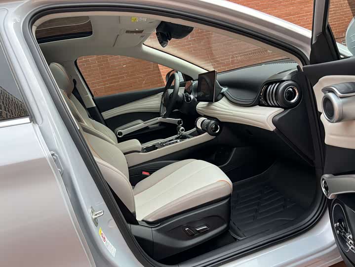 Фото 13 - BYD Yuan Plus