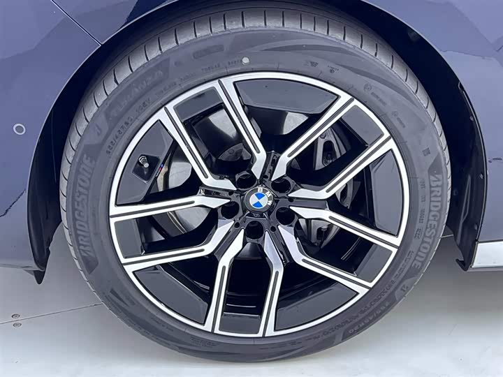 Фото 12 - BMW 7 Series