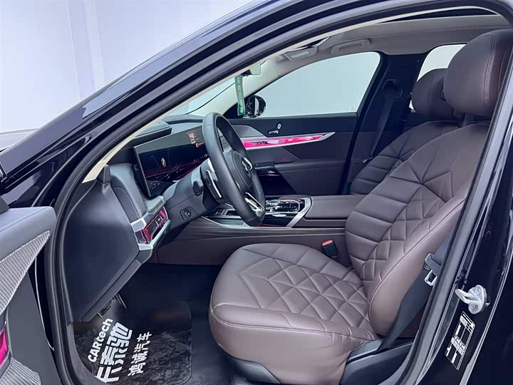 Фото 15 - BMW 7 Series