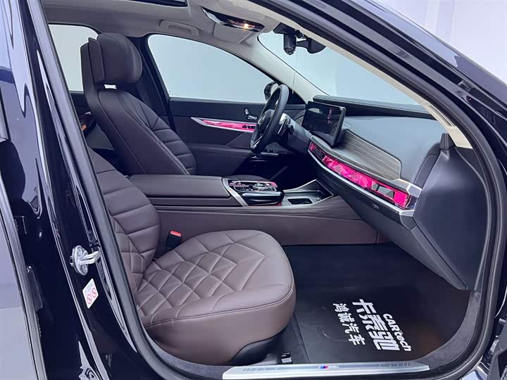 Фото 18 - BMW 7 Series