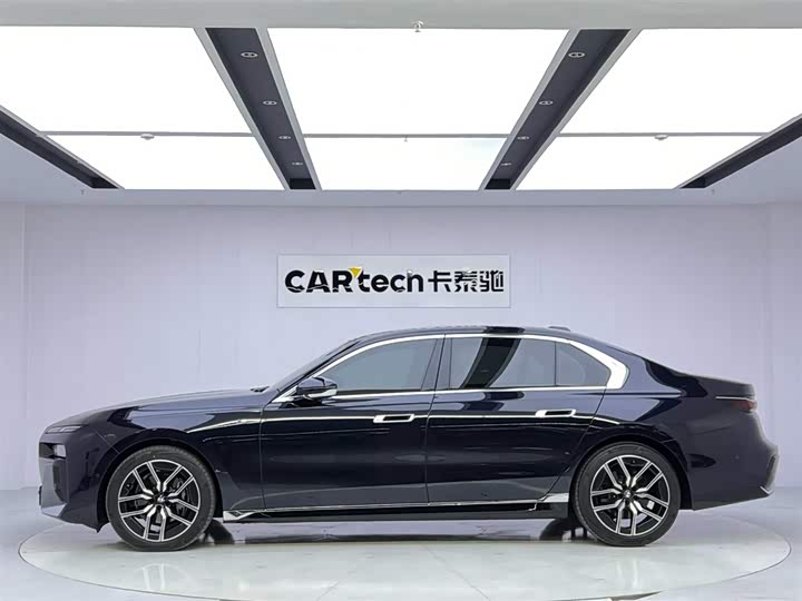 Фото 2 - BMW 7 Series